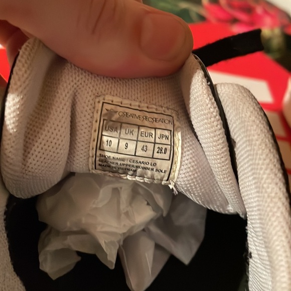 Who remembers these?! Creative Recreation!!! Throwback! Make it clap lol size 10 - Picture 5 of 5